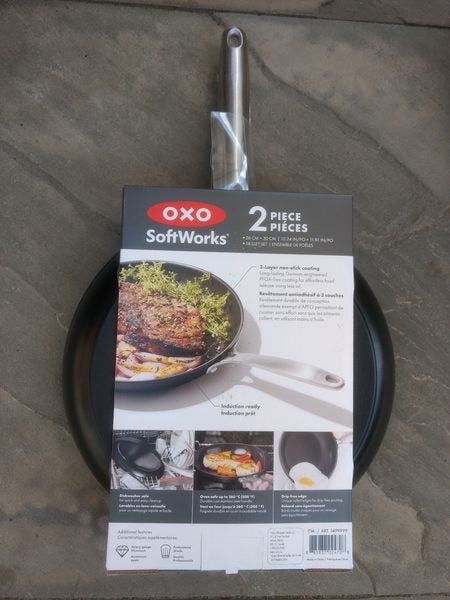 OXO Softworks Non-stick Skillet 2 Piece Set 10.5” & 12” : r/Costco