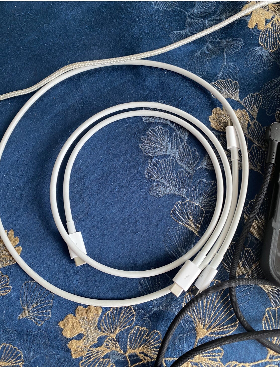 [Costco] APPLE LIGHTNING CABLE WITH 20W CHARGER BUNDLE FOR 19.97 in